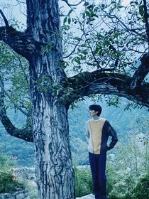 毕雯珺：辉映曾少年" width="120" height="150"