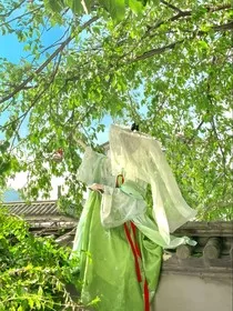 和闺蜜穿越到星际兽世后，我们成了万人迷" width="120" height="150"