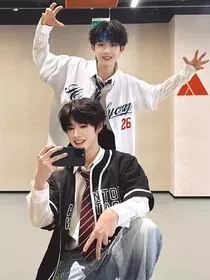 青春有你2025" width="120" height="150"