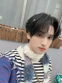 严浩翔：我愿意化作春风" width="120" height="150"